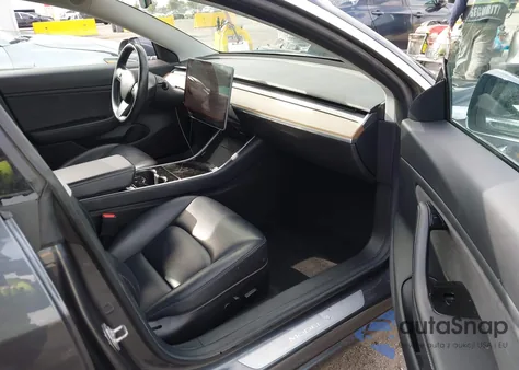 2018 Tesla Model 3 Long Range/Mid Range из США, поврежденный, VIN 5YJ3E1EAXJF021561